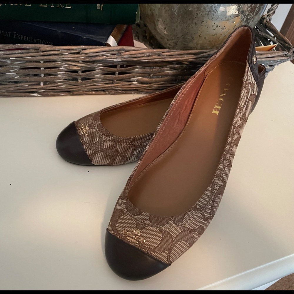 Coach logo brown ballet flats